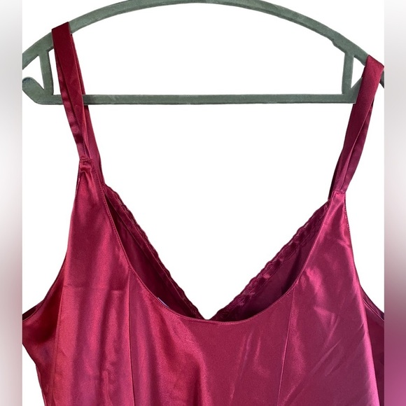 Enchanting women’s burgundy maxi floor length slip chemise size 3X - Picture 4 of 7